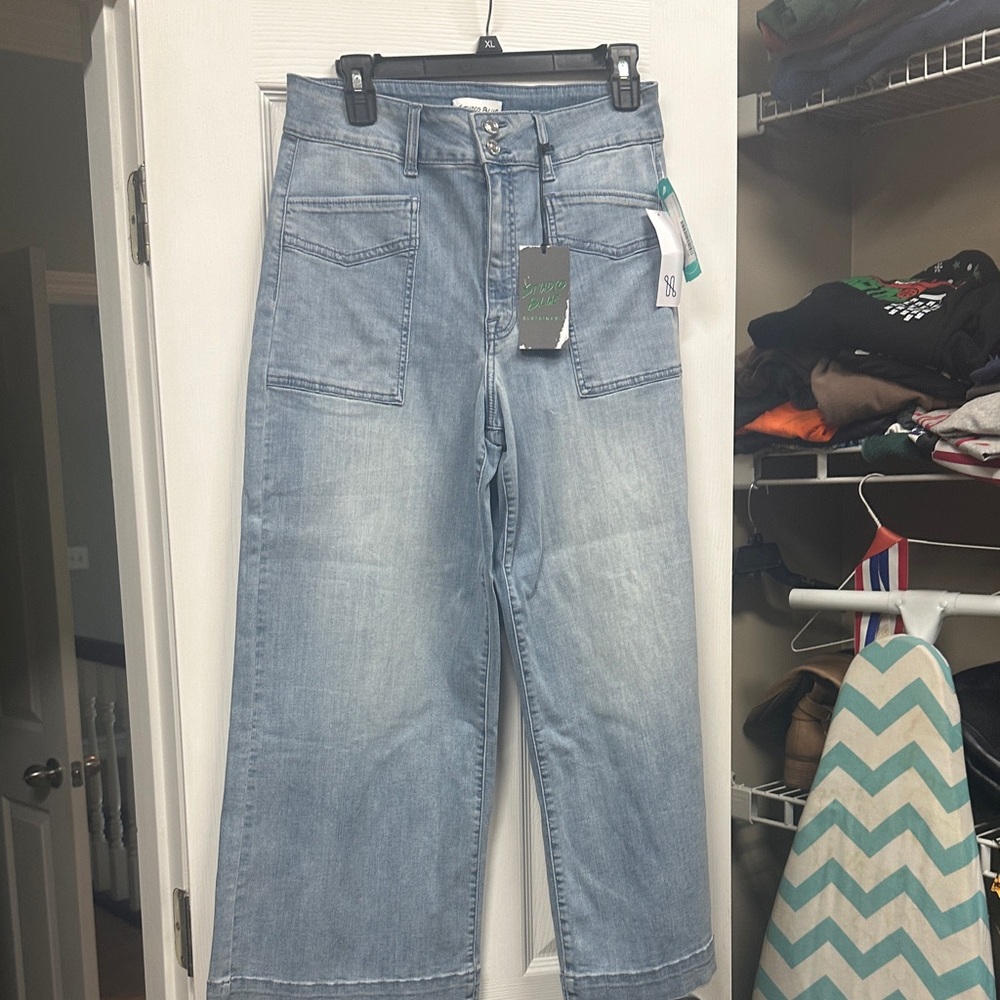 High-Rise Light Blue Wide-Leg Jeans with Front Patch Pockets